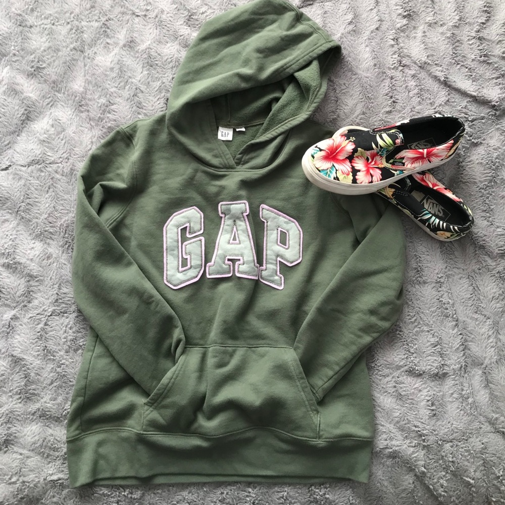 Gap sweater